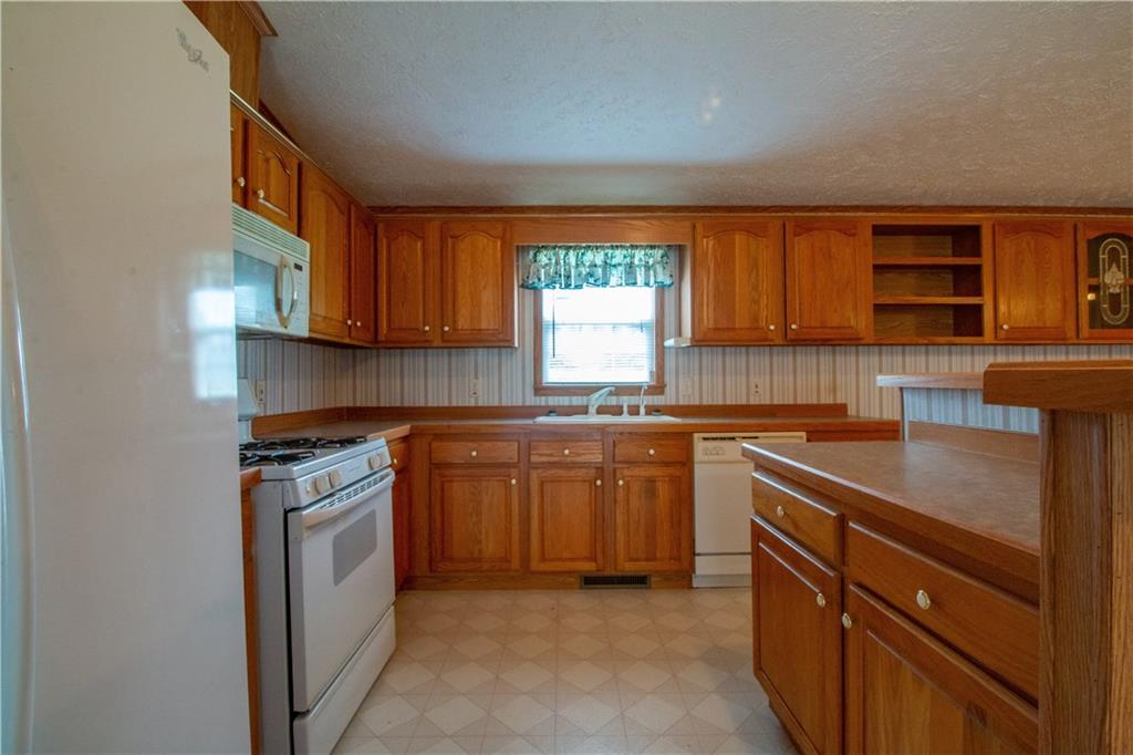 1788 Mercer Grove City Road Mercer, PA 16137 - Photo 7 of 25
