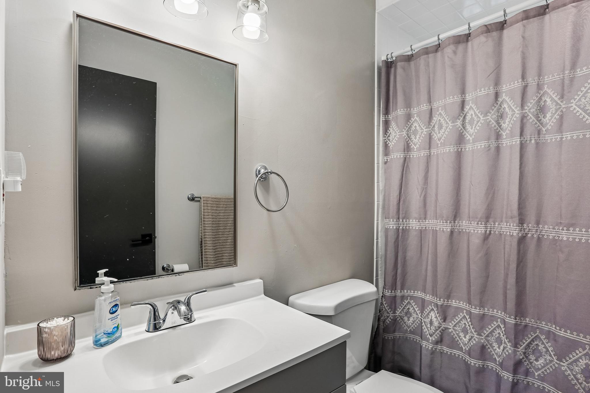 810 Governor Bridge Road Davidsonville, MD 21035 - Photo 29 of 68 Bathroom