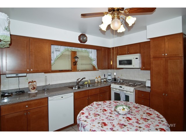 2519 Keystone Avenue North Riverside, IL 60546 - Photo 3 of 11