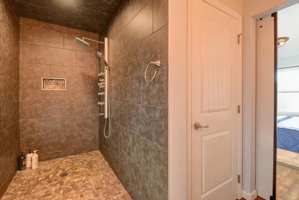 $1,195,000 | 17 Highwoods Drive, Unit 16 AND 17, Intervale, NH 03845