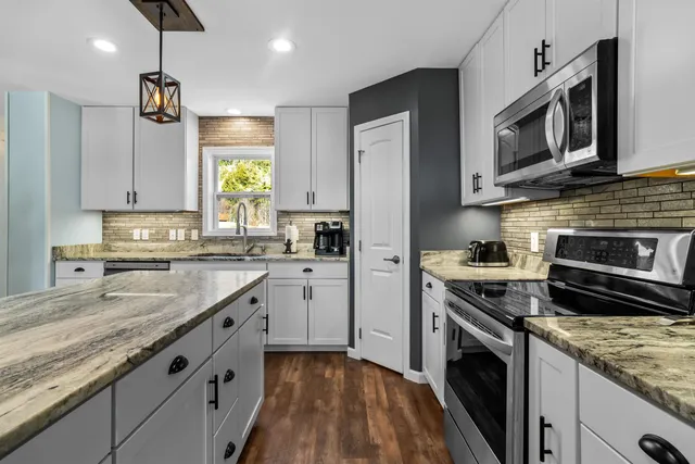 $1,249,000 | 17 Highwoods Drive, Unit 16 AND 17, Intervale, NH 03845