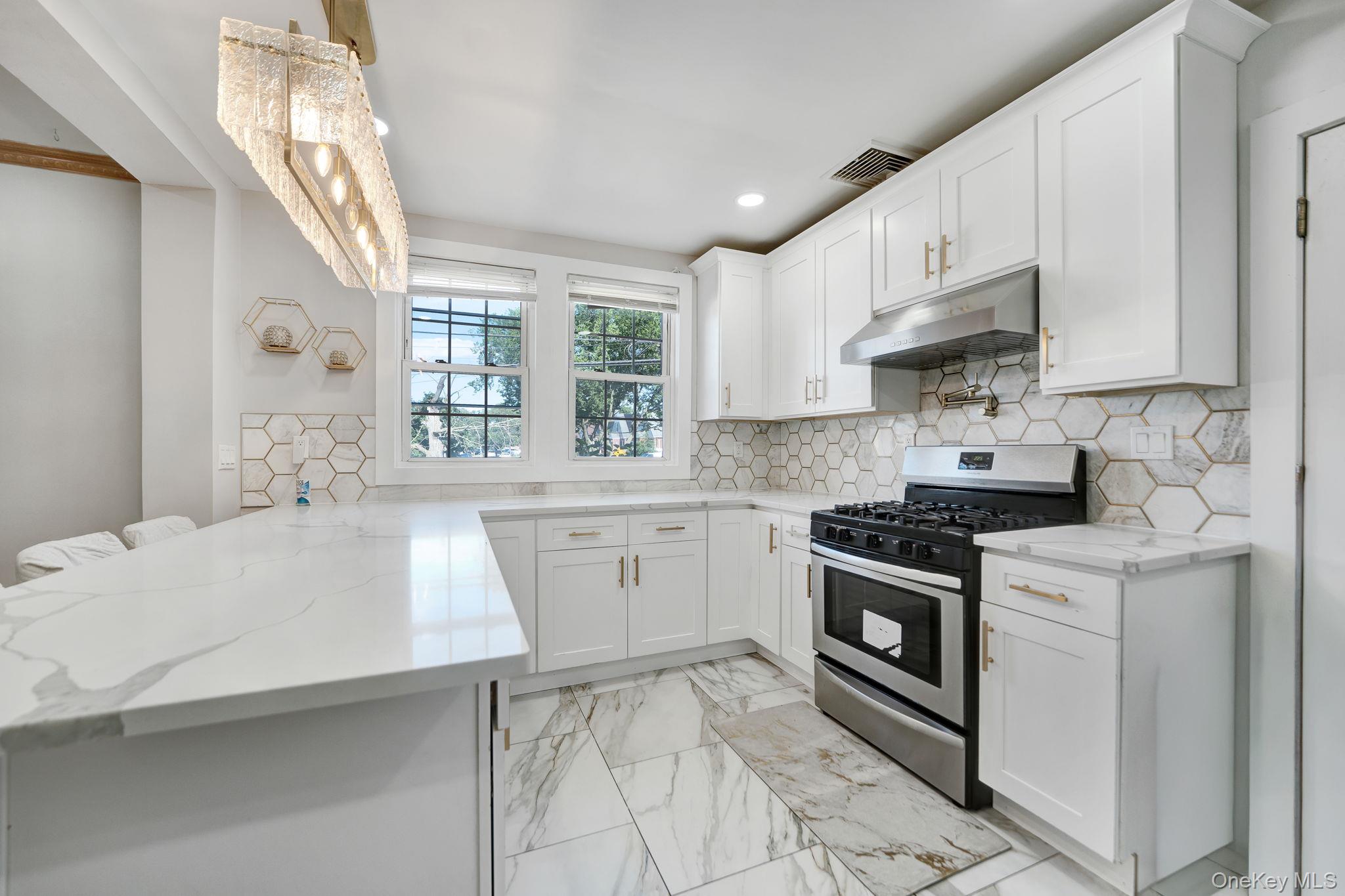 64 Dewitt Street Valley Stream, NY 11580 - Photo 8 of 32 Gallery Image 8