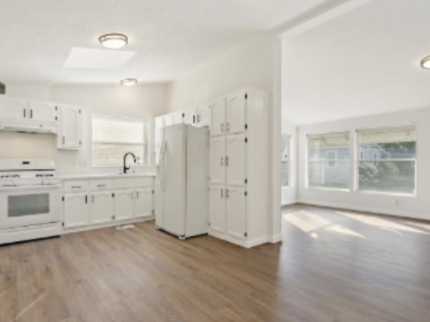 1052 Lake Terrace Road Elgin, IL 60123 - Photo 3 of 9 a view of a kitchen with electric appliances