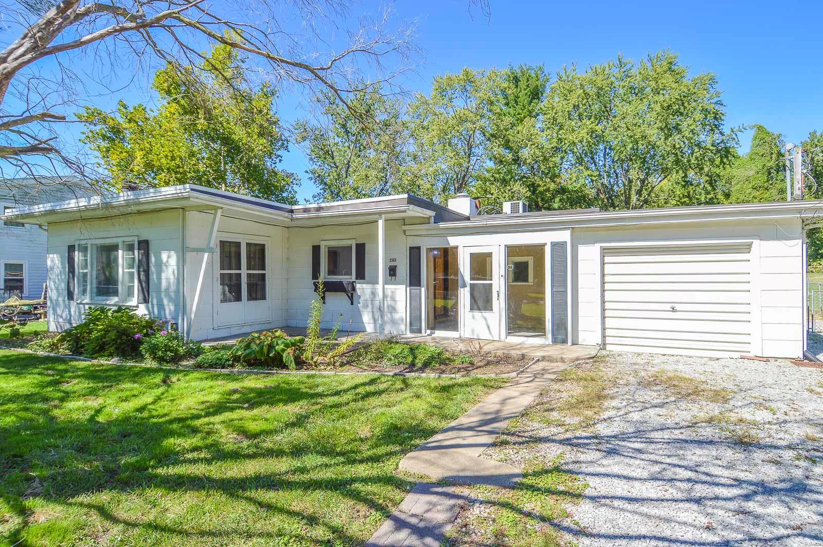 2113 East A Street Belleville, IL 62221 - Photo 2 of 34