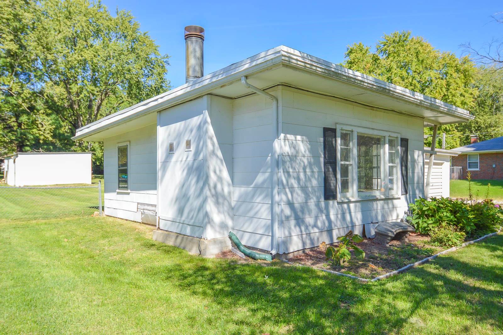 2113 East A Street Belleville, IL 62221 - Photo 4 of 34