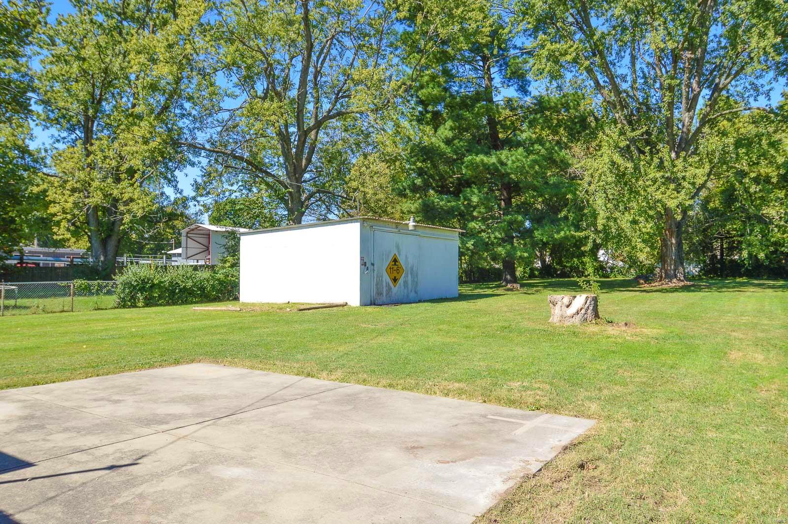 2113 East A Street Belleville, IL 62221 - Photo 5 of 34