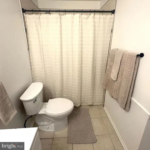 $1,890 | 3304 Wyndham Circle, Unit 238, Alexandria, VA 22302