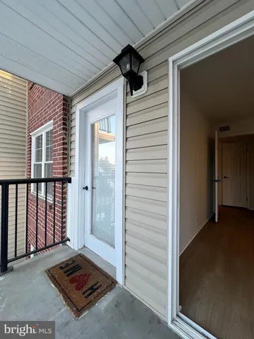 $1,890 | 3304 Wyndham Circle, Unit 238, Alexandria, VA 22302