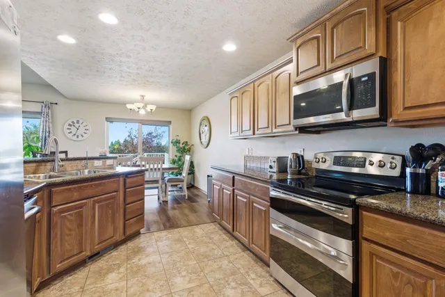 $599,000 | 1002 West Highpeak Drive, Spokane, WA 99224