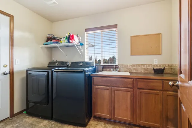 $599,000 | 1002 West Highpeak Drive, Spokane, WA 99224