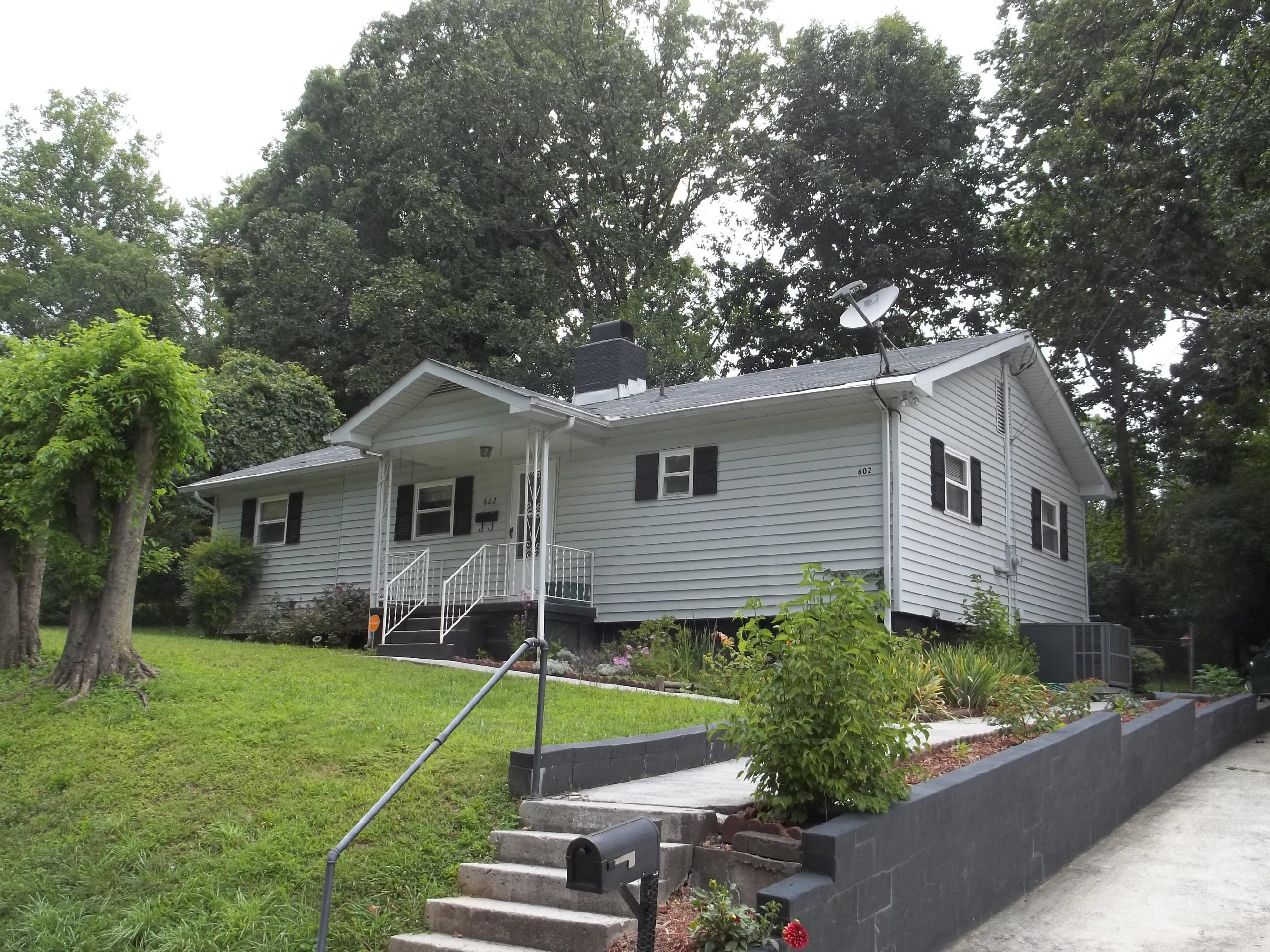 602 Florida Avenue Oak Ridge, TN 37830 - Photo 1 of 18 100_5856