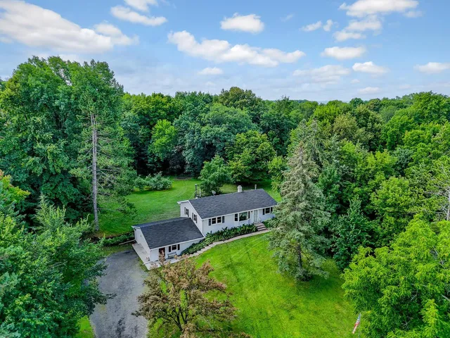 $350,000 | 15385 310th Street, Center City, MN 55012