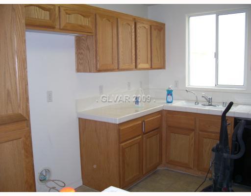7287 Plantanus Road Las Vegas, NV 89113 - Photo 3 of 12 Kitchen.