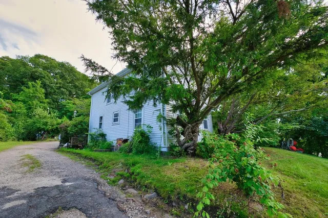 $329,000 | 898 Main Road, Tiverton, RI 02878