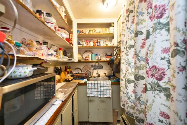 $329,000 | 898 Main Road, Tiverton, RI 02878