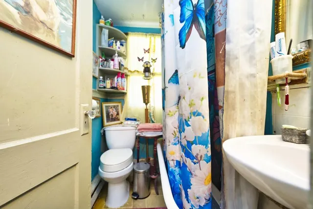 $329,000 | 898 Main Road, Tiverton, RI 02878