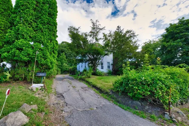 $329,000 | 898 Main Road, Tiverton, RI 02878