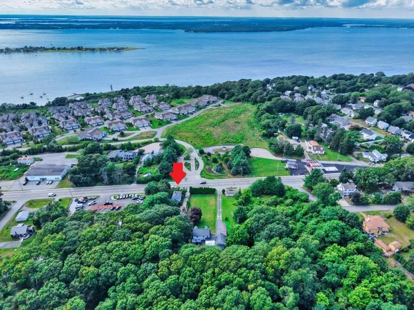 $329,000 | 898 Main Road, Tiverton, RI 02878