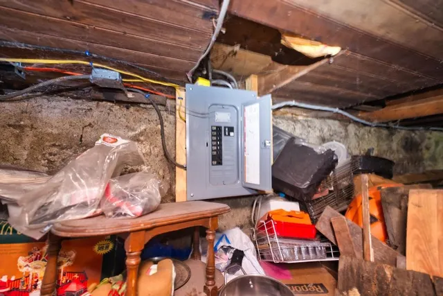 $329,000 | 898 Main Road, Tiverton, RI 02878