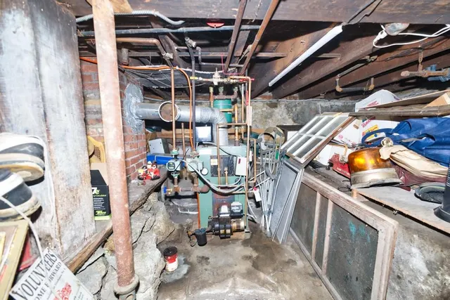 $329,000 | 898 Main Road, Tiverton, RI 02878