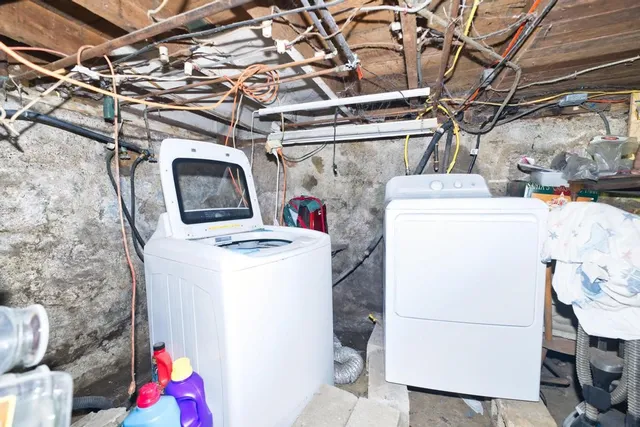 $329,000 | 898 Main Road, Tiverton, RI 02878