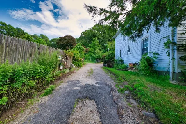 $329,000 | 898 Main Road, Tiverton, RI 02878