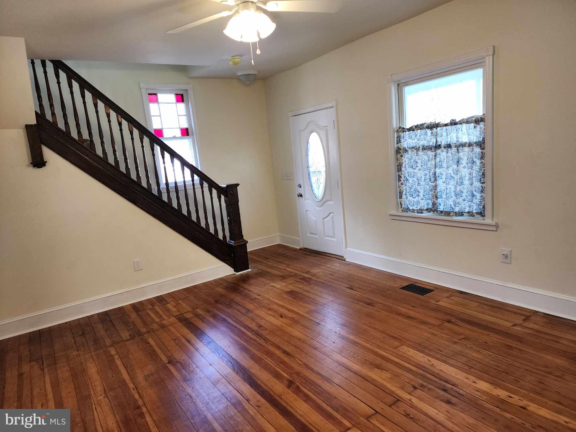 522 South Broadway Pitman, NJ 08071 - Photo 4 of 26 Bright entryway with classic charm.