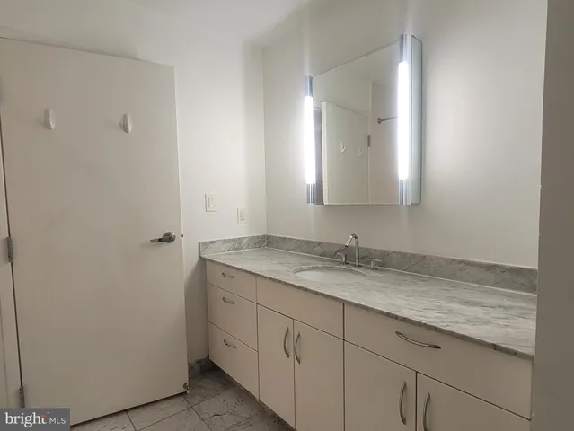 $1,800 | 219-29 South 18th Street, Unit 503, Philadelphia, PA 19103