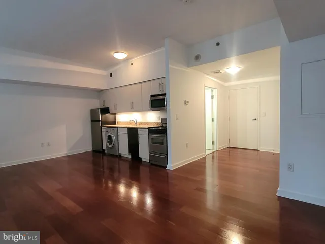 $1,800 | 219-29 South 18th Street, Unit 503, Philadelphia, PA 19103