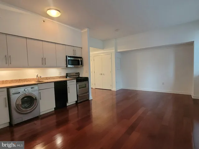 $1,800 | 219-29 South 18th Street, Unit 503, Philadelphia, PA 19103