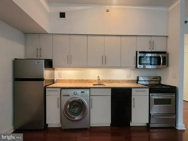 $1,800 | 219-29 South 18th Street, Unit 503, Philadelphia, PA 19103