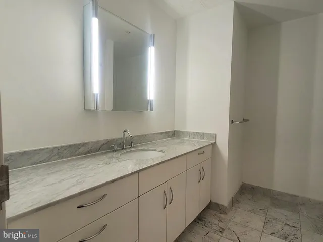 $1,800 | 219-29 South 18th Street, Unit 503, Philadelphia, PA 19103