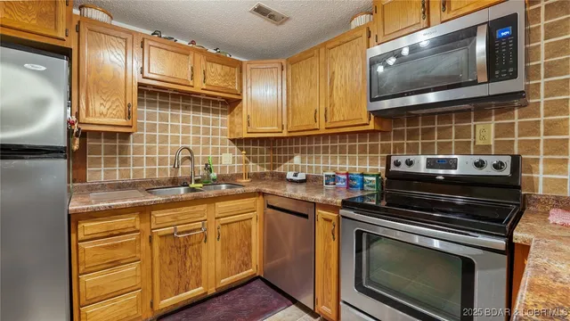 $369,000 | 74 Possum Hollow Court, Camdenton, MO 65020