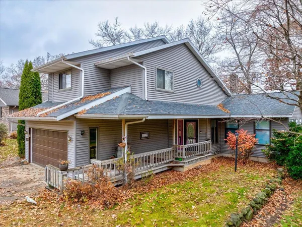 $599,900 | 506 Lake Shore Drive, Pardeeville, WI 53954