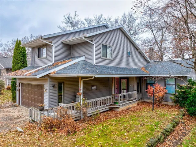 $615,000 | 506 Lake Shore Drive, Pardeeville, WI 53954