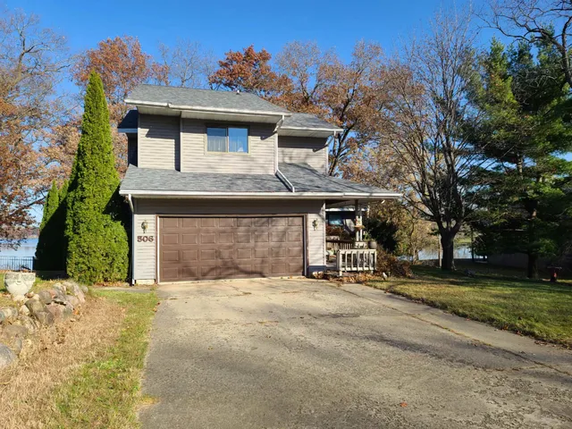 $615,000 | 506 Lake Shore Drive, Pardeeville, WI 53954