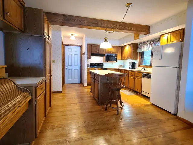 $615,000 | 506 Lake Shore Drive, Pardeeville, WI 53954