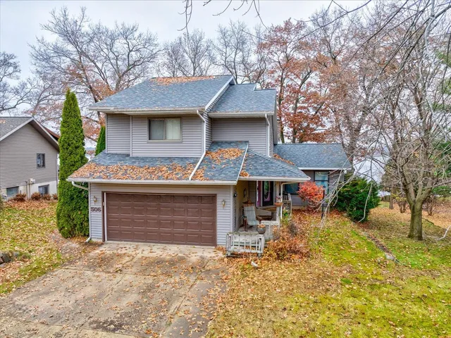 $615,000 | 506 Lake Shore Drive, Pardeeville, WI 53954