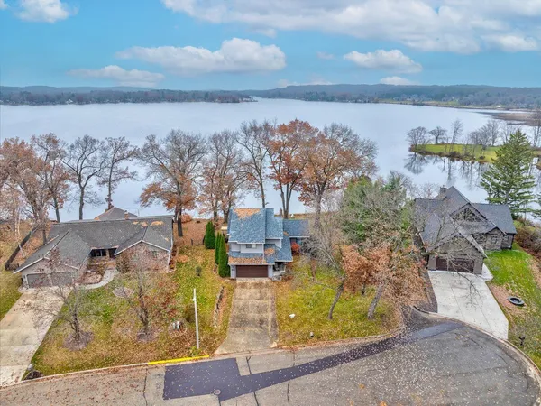 $599,900 | 506 Lake Shore Drive, Pardeeville, WI 53954