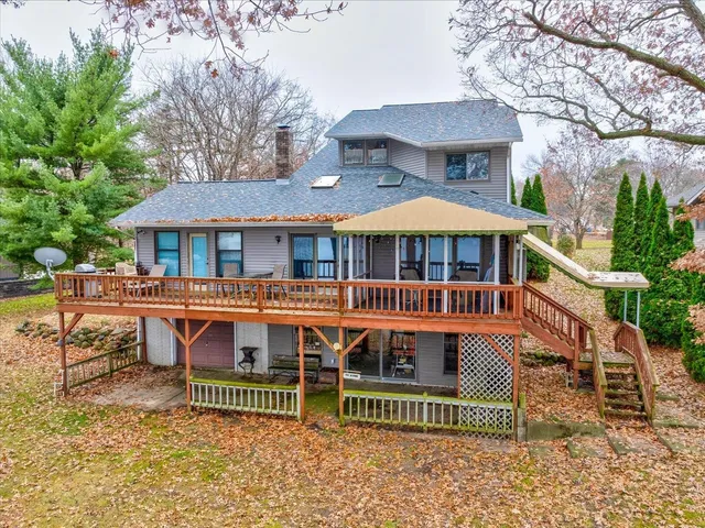 $615,000 | 506 Lake Shore Drive, Pardeeville, WI 53954