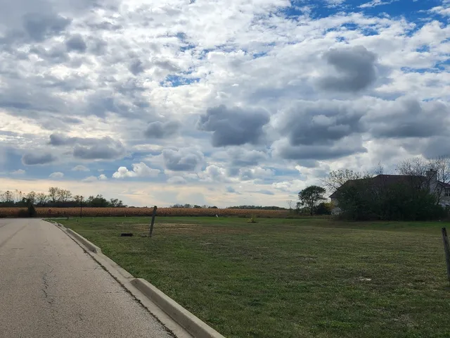 $24,999 | 432 Megan Place, Winthrop Harbor, IL 60096