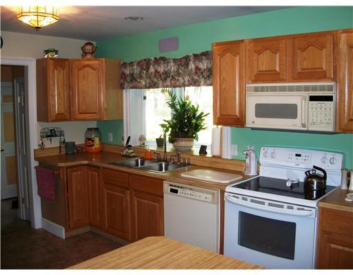 31 Cole Road Biddeford, ME 04005 - Photo 2 of 18 Kitchen.