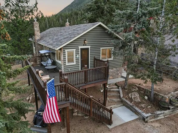 a view of backyard with roof deck and wooden floor