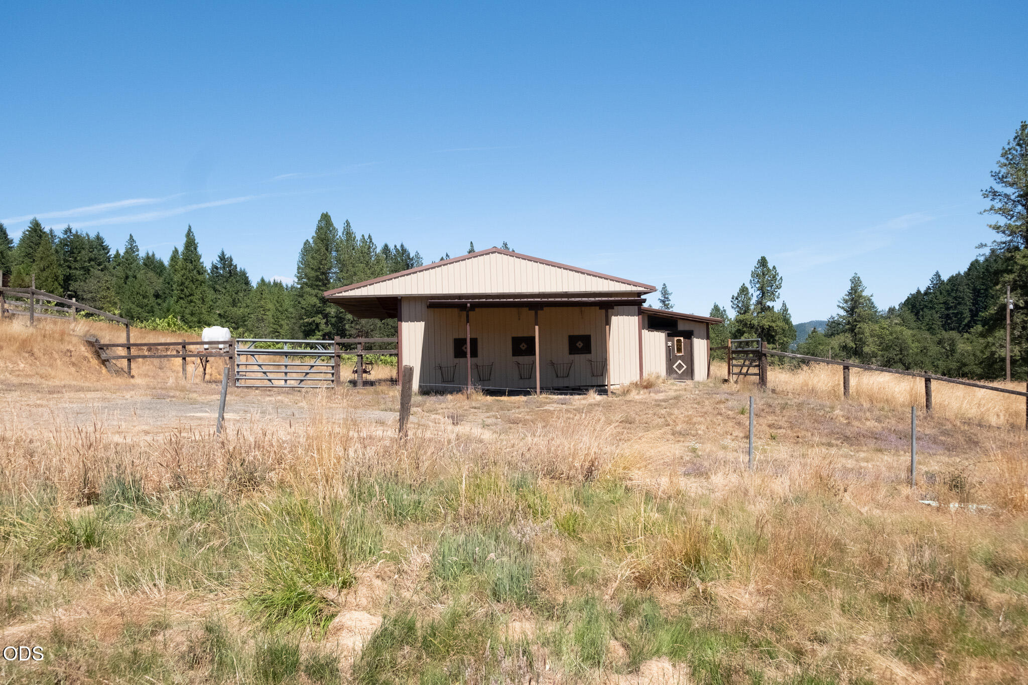 1329 Larson Road Roseburg, OR 97471 - Photo 9 of 65