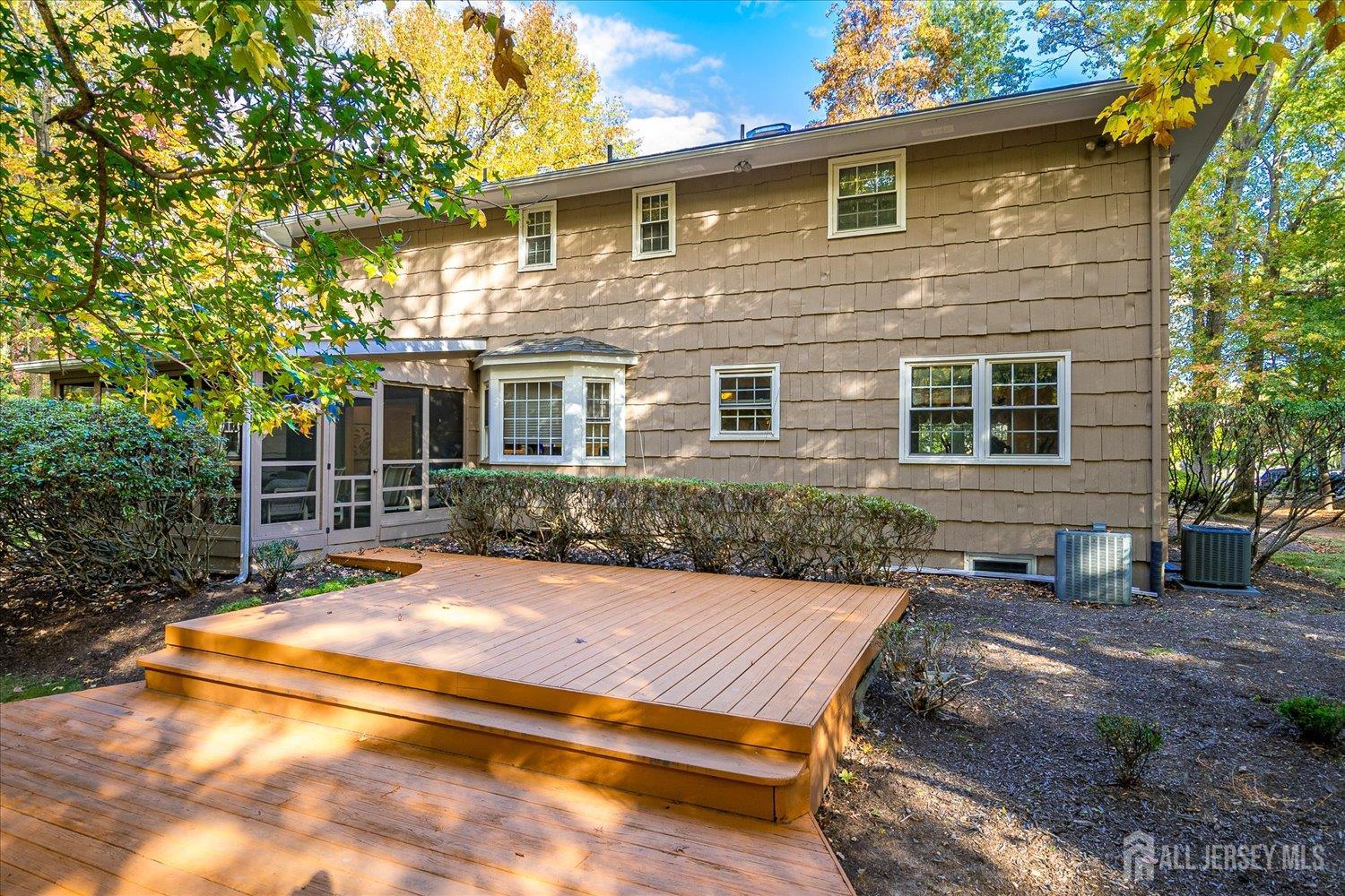 8 Woodmere Road North Brunswick, NJ 08902 - Photo 5 of 23