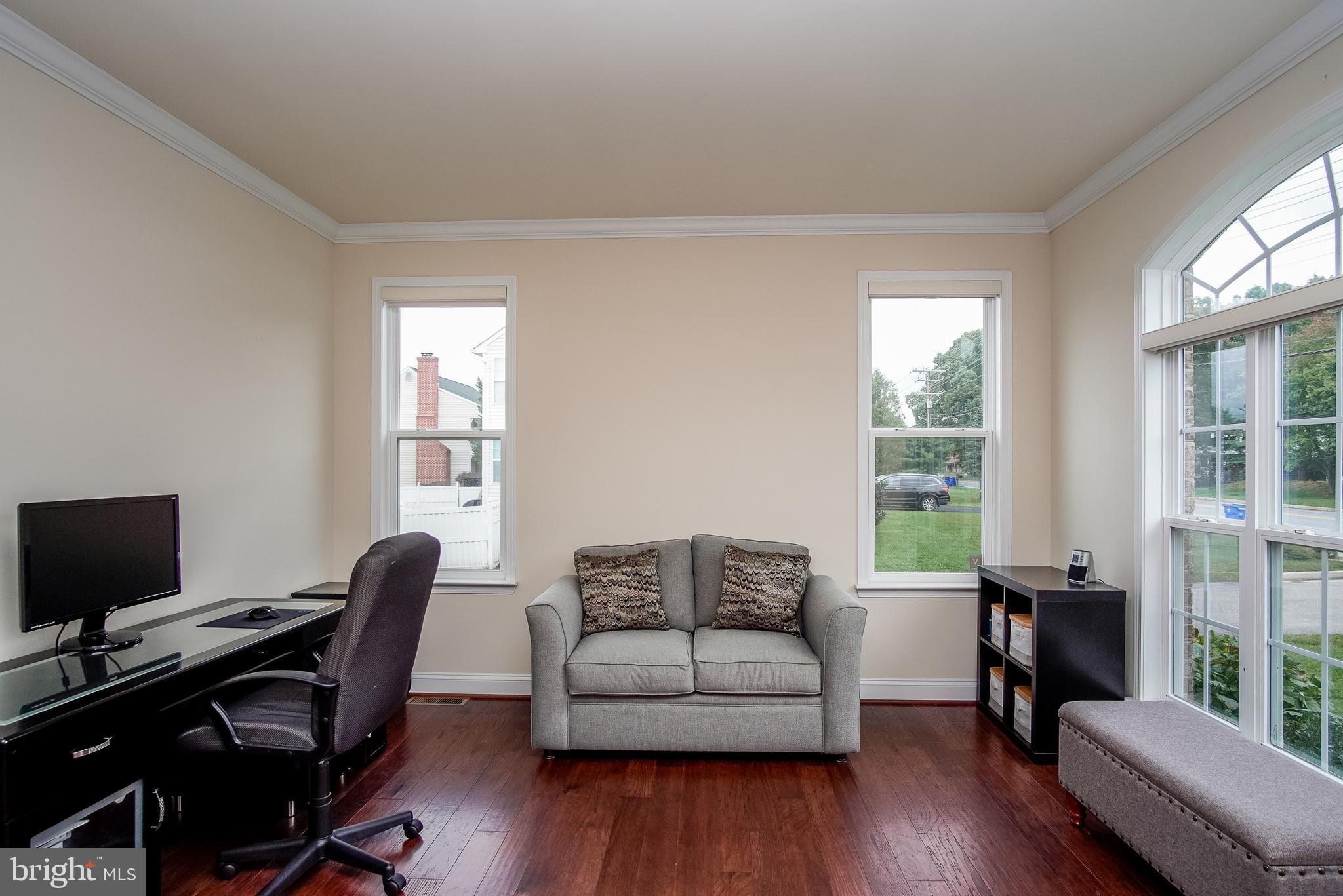10451 Scaggsville Road Laurel, MD 20723 - Photo 6 of 48 Living Room