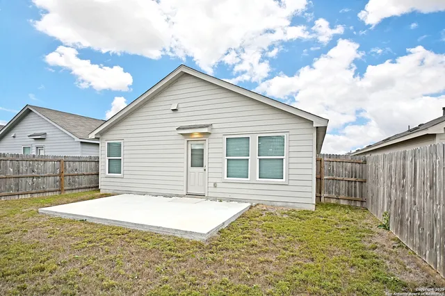 $1,675 | 5925 San Geronimo, Seguin, TX 78155