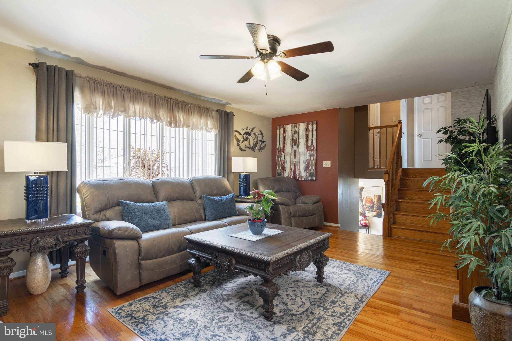 215 Ridgely Road Glen Burnie, MD 21061 - Photo 5 of 26 Living room
