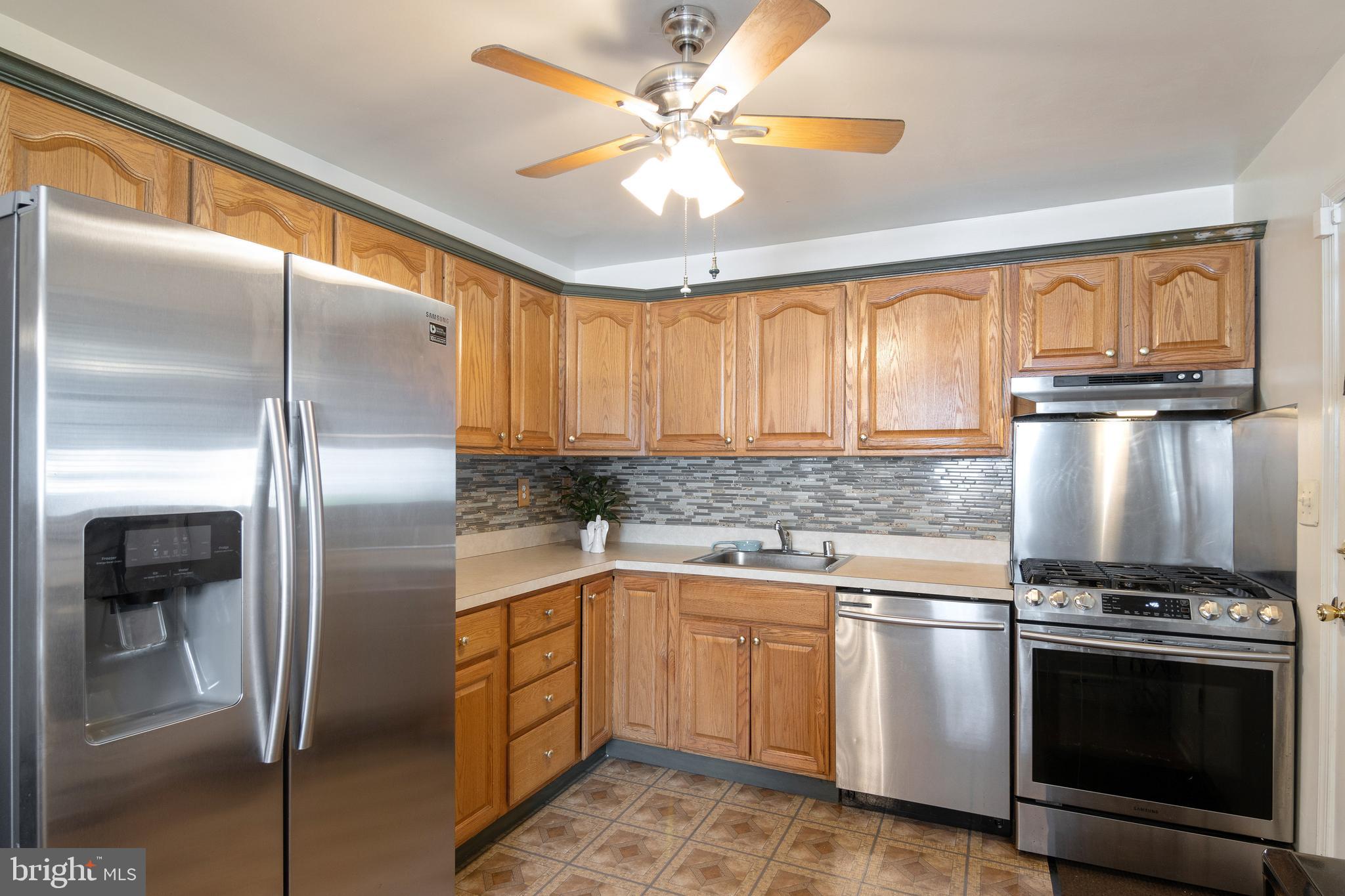215 Ridgely Road Glen Burnie, MD 21061 - Photo 9 of 26 SS appliances