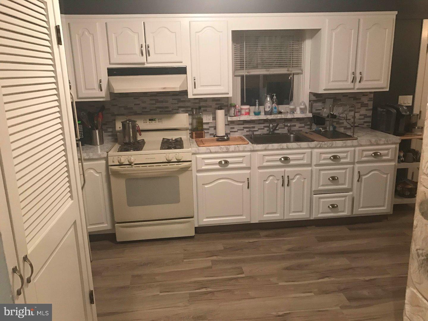 42 Rosewood Road Edison, NJ 08817 - Photo 3 of 14 Kitchen